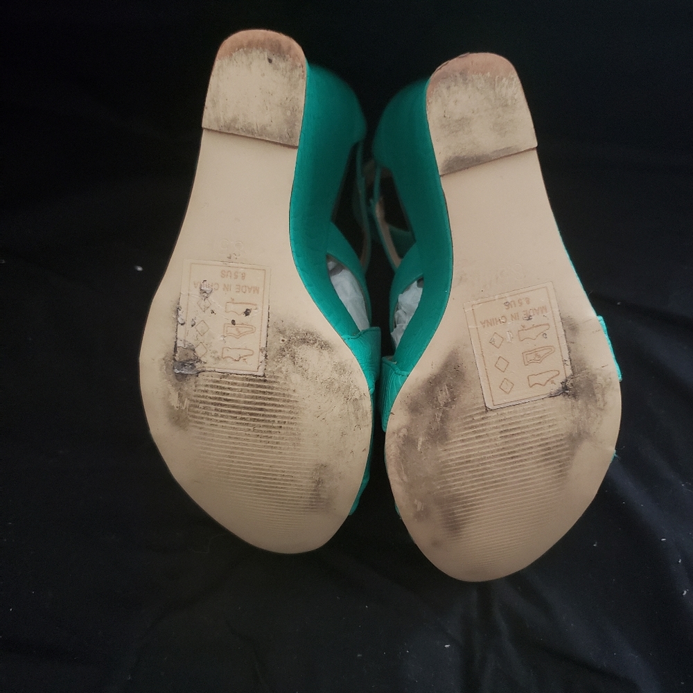 Sandals - Picture 3 of 4